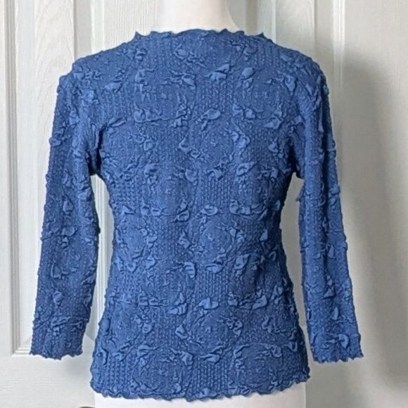 HAYSTACKS Women's Surreal Textured Top Blouse Size S Blue NWOT - Picture 2 of 5